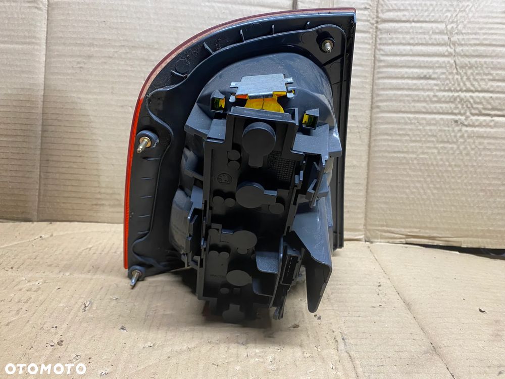 LAMPA TYLNA PRAWA SKODA OCTAVIA I HB 1U6945096 1U6945112 - 2