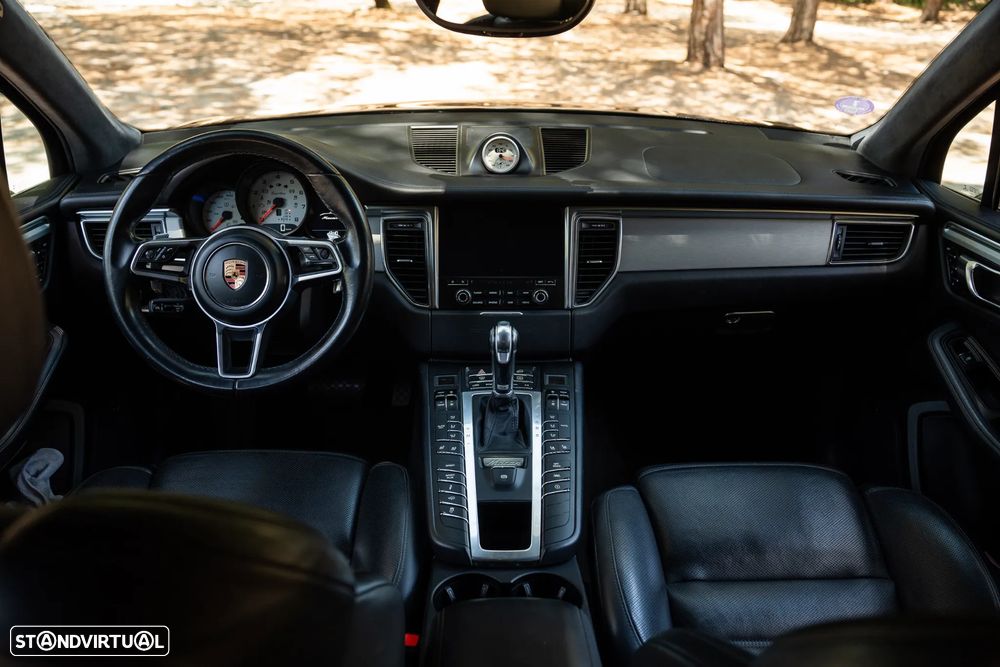 Porsche Macan Turbo - 37