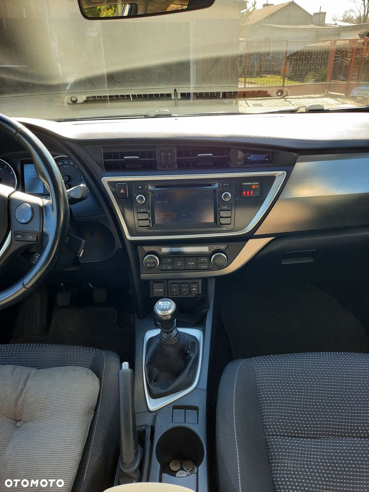 Toyota Auris 1.6 Premium Comfort - 11