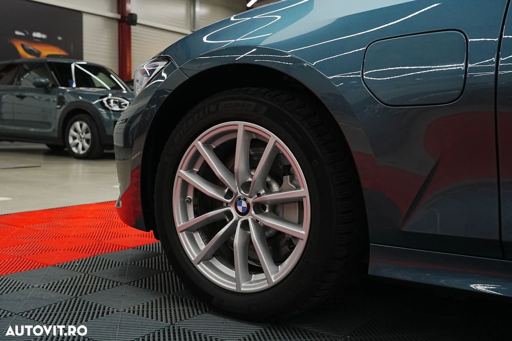 BMW Seria 3 330e Aut. Sport Line - 29