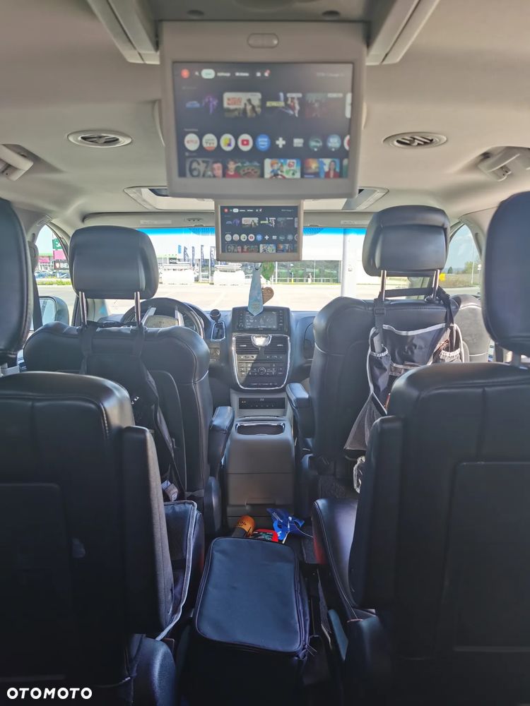 Chrysler Town & Country 3.6 Limited - 9