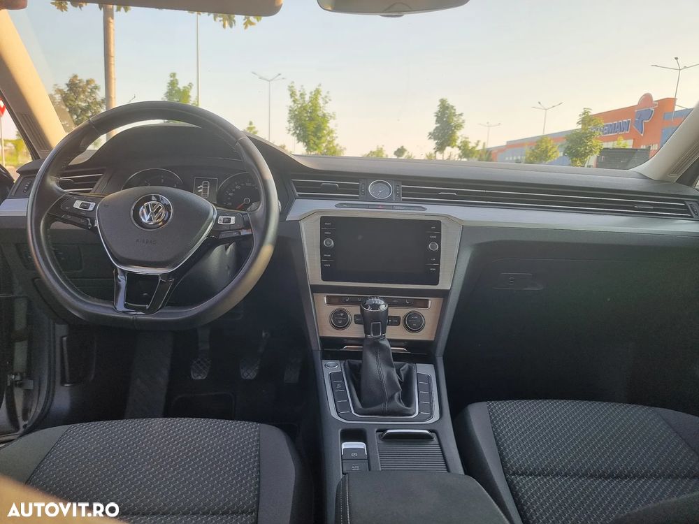 Volkswagen Passat 2.0 TDI Trendline - 15