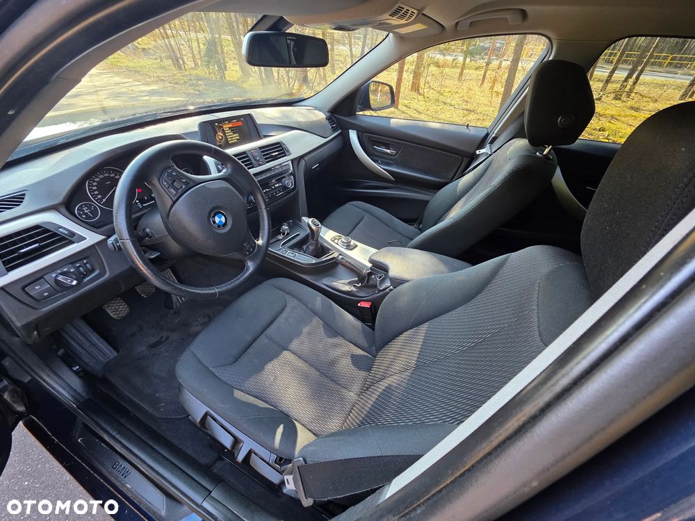 BMW Seria 3 320d Touring - 15