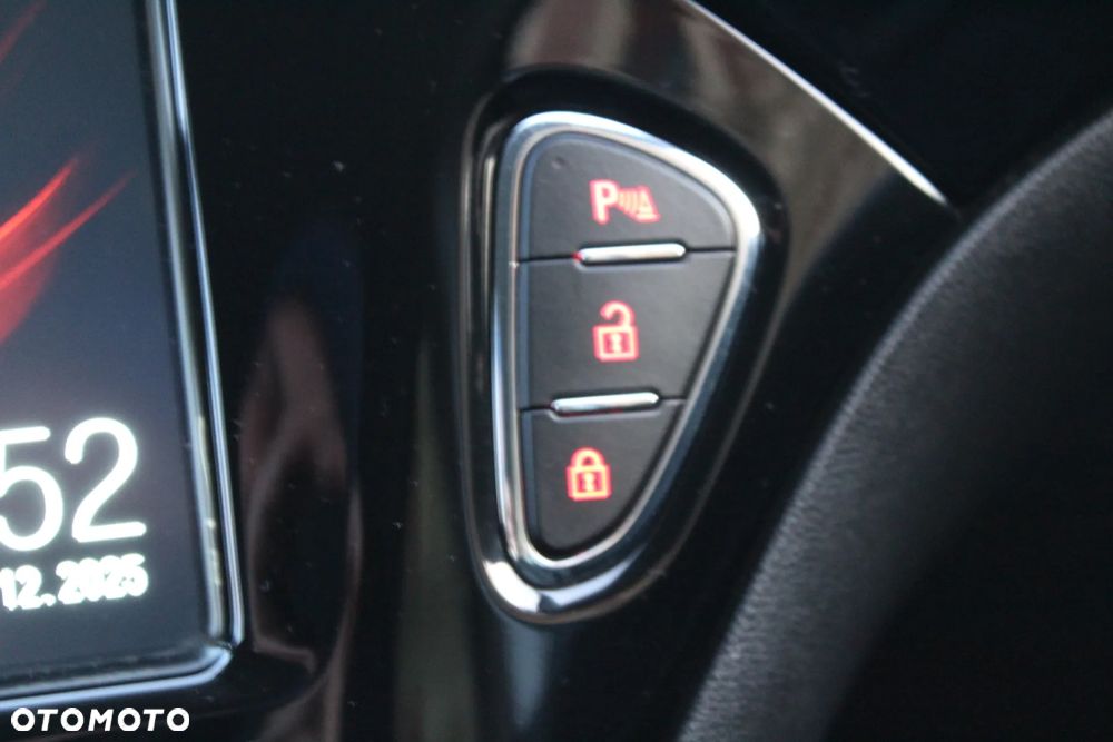 Opel Corsa 1.4 16V Active - 28