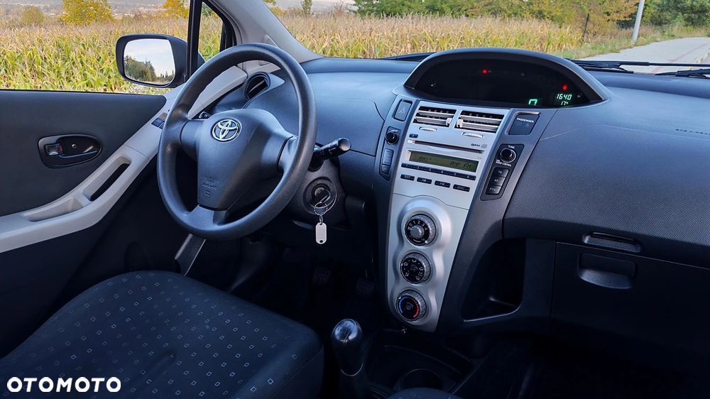Toyota Yaris 1.0 VVT-i Sol - 26