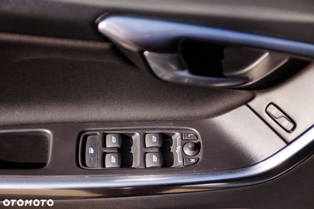 Volvo XC 60 D4 Momentum - 14