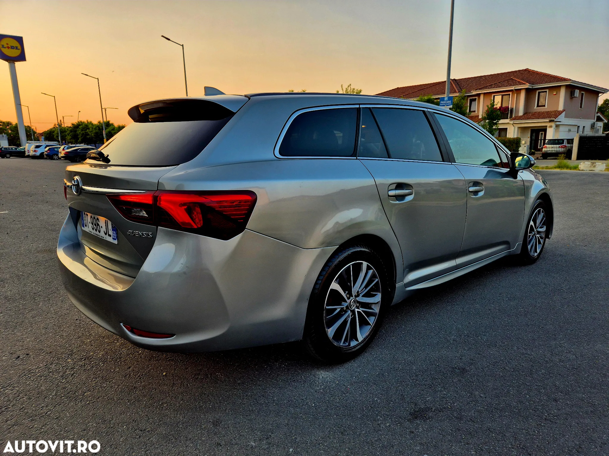 Toyota Avensis 2.0 D-4D Executive Terracotta - 6