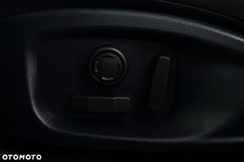 Jaguar F-Pace 2.0 i4D AWD R-Sport - 32