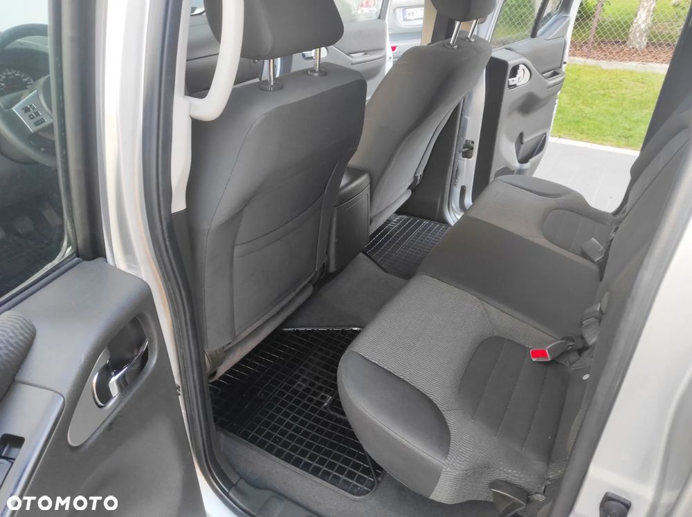 Nissan Navara 2.5 D LE - 24