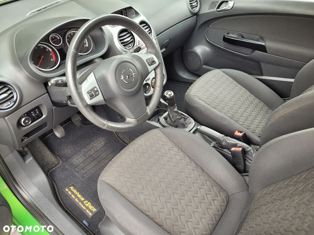 Opel Corsa 1.4 16V Active - 11