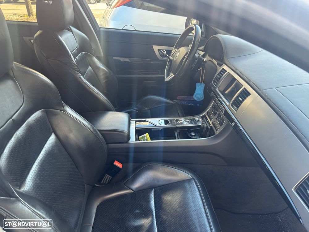 Jaguar XF Sportbrake 2.2 D Premium Luxury - 5