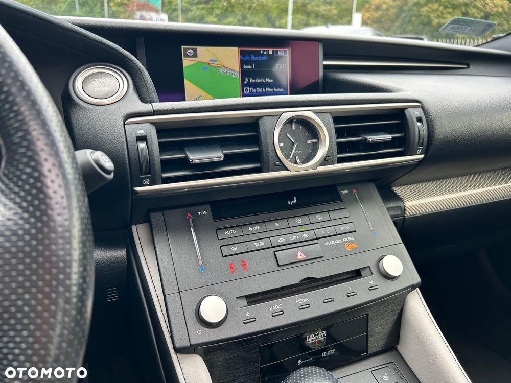 Lexus RC F Prestige - 30