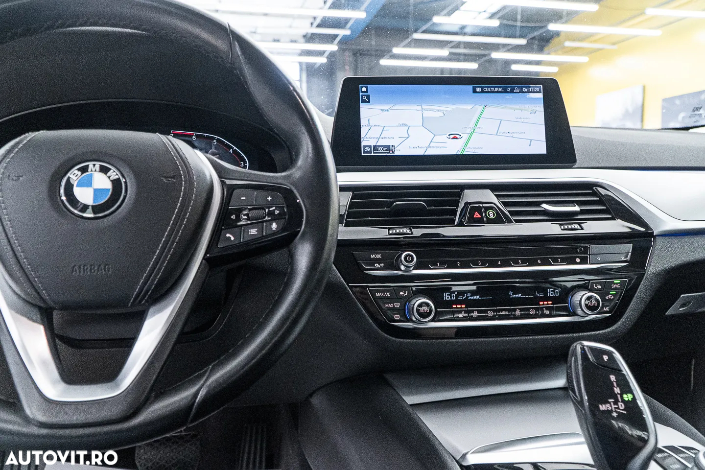 BMW Seria 5 520i Aut. Sport Line - 35
