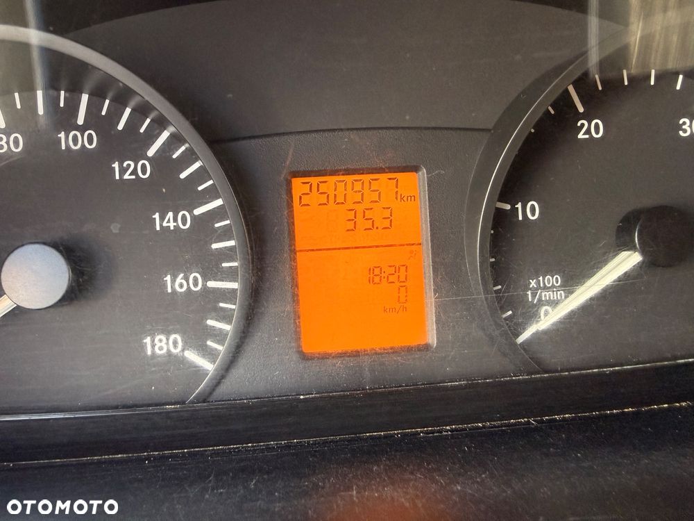 Mercedes-Benz Sprinter L2H2 - 19
