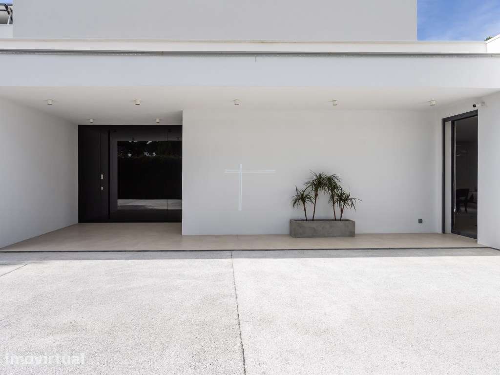 Moradia isolada T4, arquitetura contemporânea com garagem e piscina... - Grande imagem: 3/60