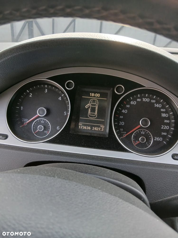 Volkswagen Passat 2.0 TDI DPF BlueMotion Technology Comfortline - 13