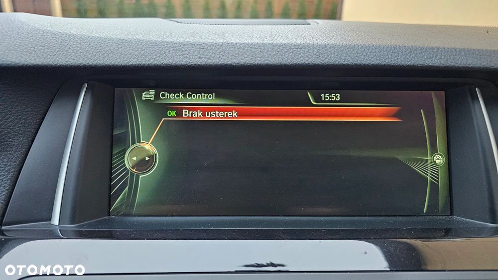 BMW Seria 5 528i xDrive Sport-Aut Luxury Line - 37