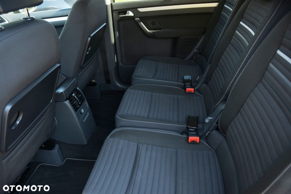 Volkswagen Touran 2.0 TDI DPF BlueMotion Technology Cup - 24