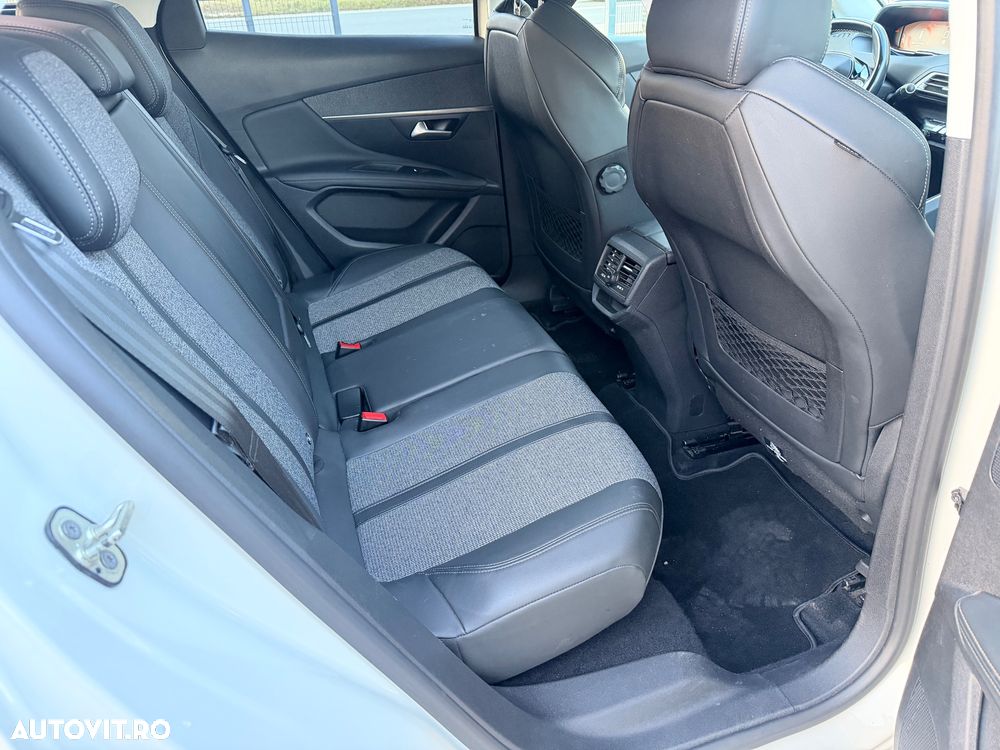 Peugeot 3008 PureTech 130 Stop & Start GPF Allure - 15