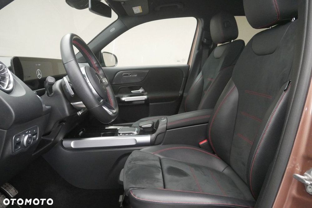 Mercedes-Benz GLB - 12