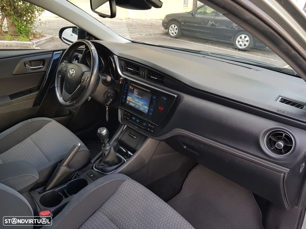 Toyota Auris Touring Sports 1.4 D-4D C.+P.Techo+P.Sport - 31