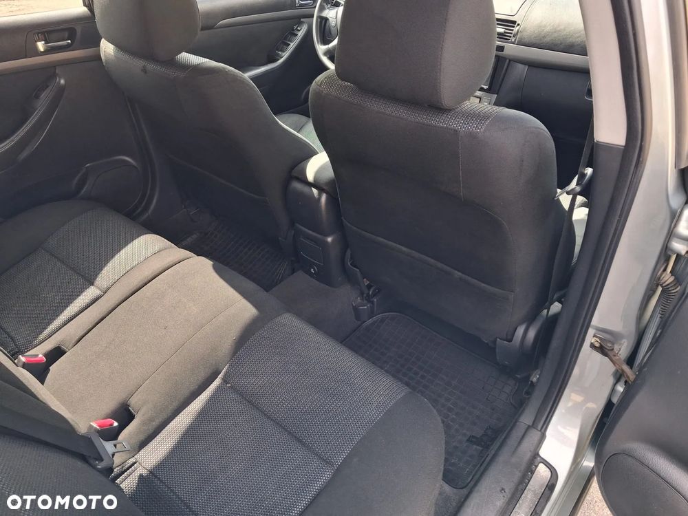 Toyota Avensis - 26