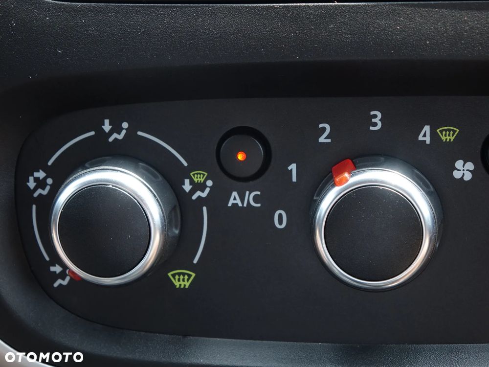 Renault Trafic L1H1 2.0 120KM 3-osobowy MAŁY PRZEBIEG - 18