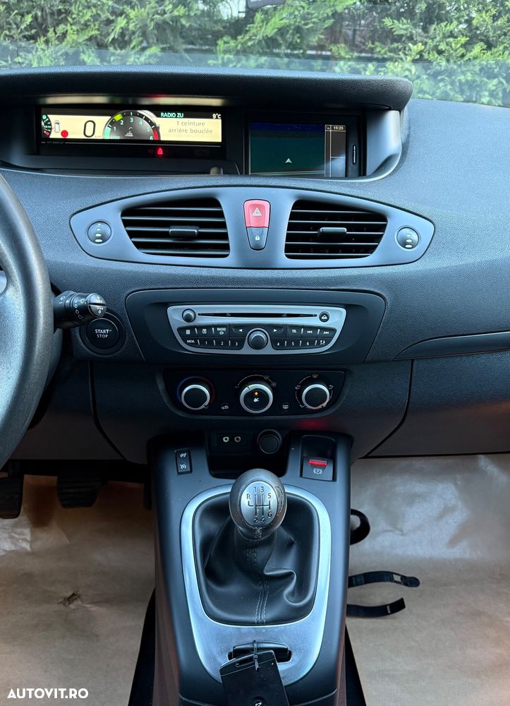 Renault Grand Scenic - 21