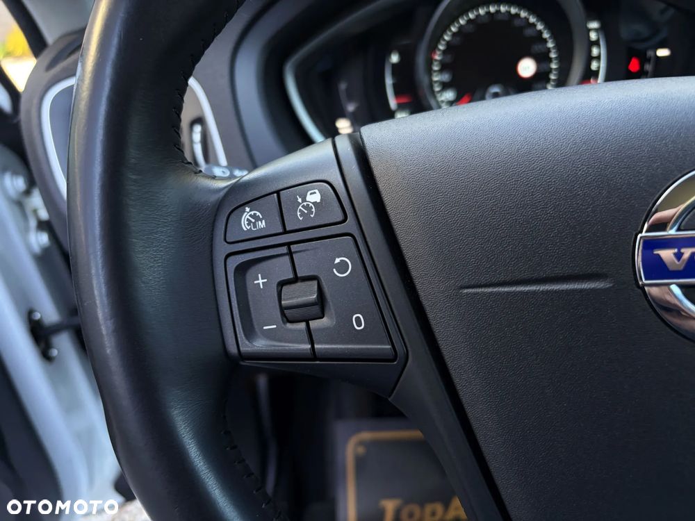 Volvo V40 D4 Geartronic Momentum - 24