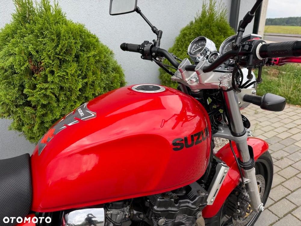 Suzuki GSX - 19