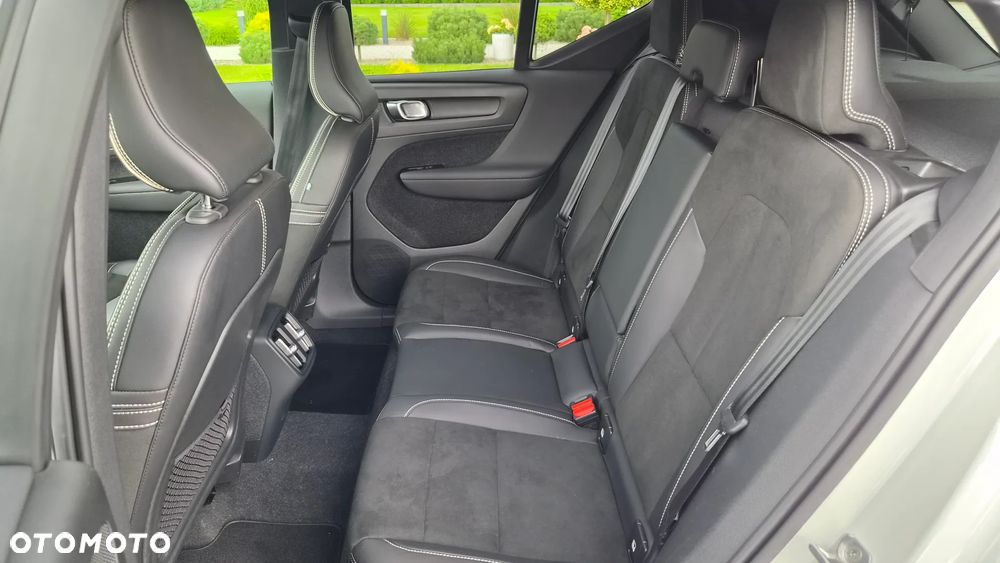 Volvo XC 40 T3 Geartronic Momentum Pro - 22