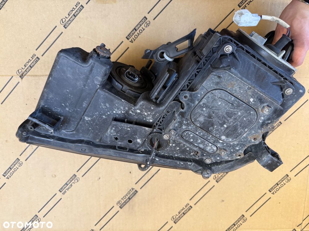 Lampa przednia prawa Lexus RX400h EU 03-09r. - 4