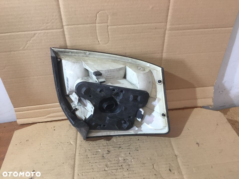 # AUDI A4 B6 SEDAN S4 LAMPA TYŁ TYLNA PRAWA - 2