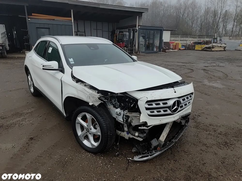 Mercedes-Benz GLA - 6