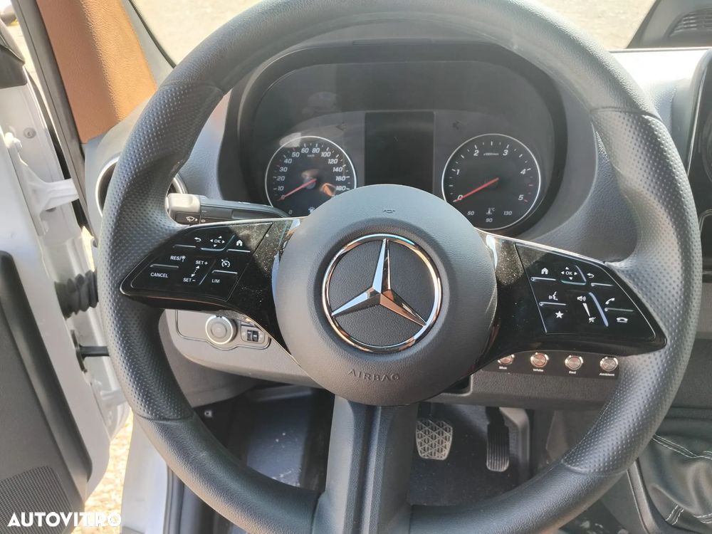 Mercedes-Benz Sprinter - 13