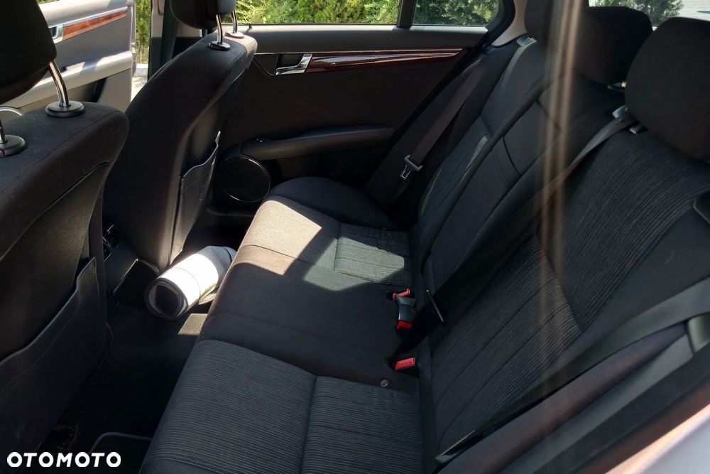 Mercedes-Benz Klasa C 180 Kompressor Automatik BlueEFFICIENCY Avantgarde - 16