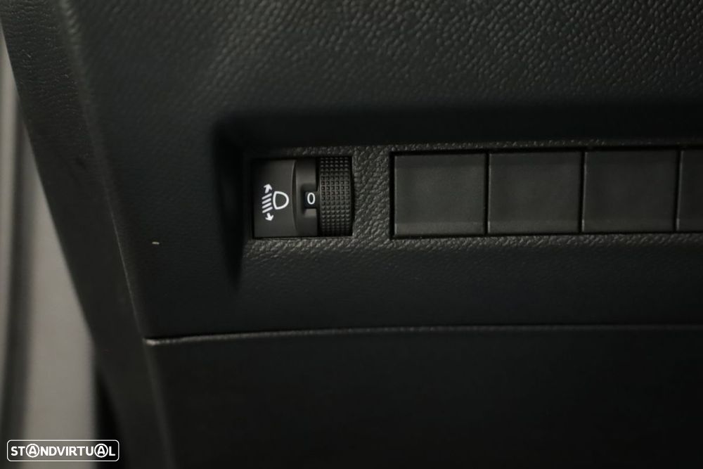 Peugeot e-2008 54 kWh Allure - 20