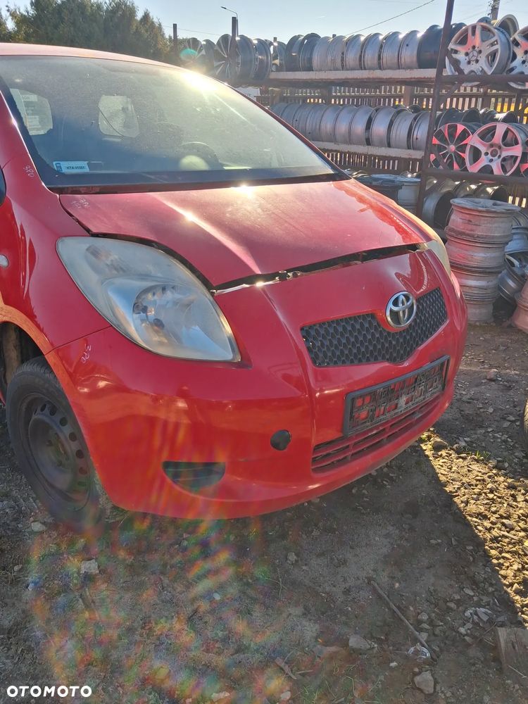 Toyota Yaris II Zderzak przod 3P0 - 2