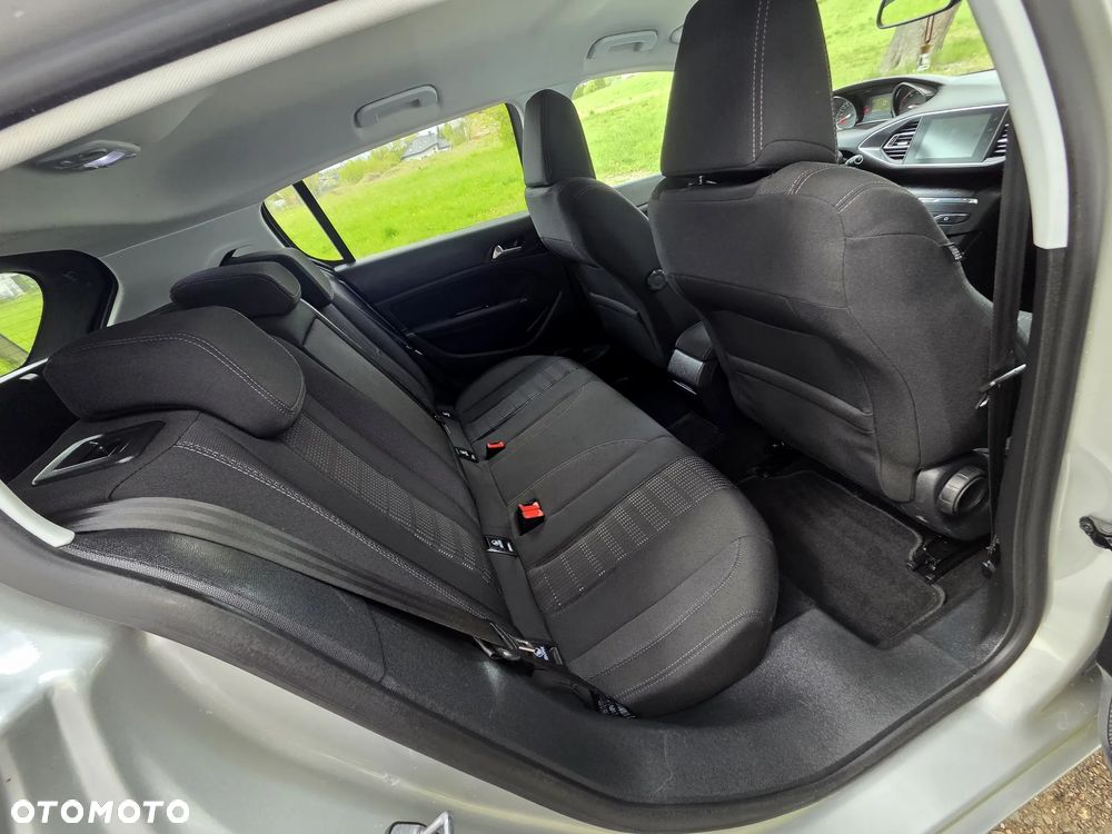 Peugeot 308 1.2 PureTech GPF Allure S&S - 26