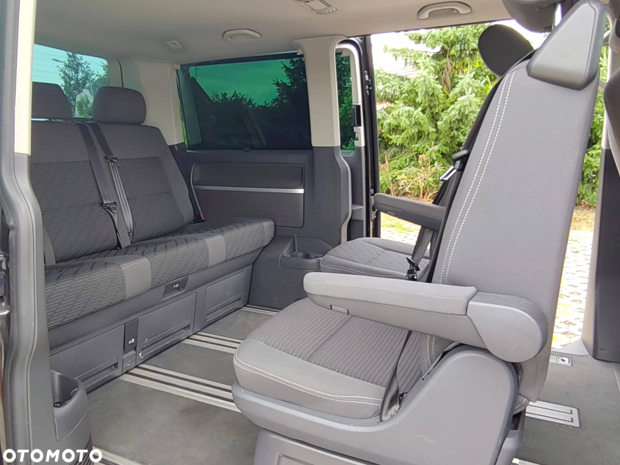Volkswagen Multivan - 5