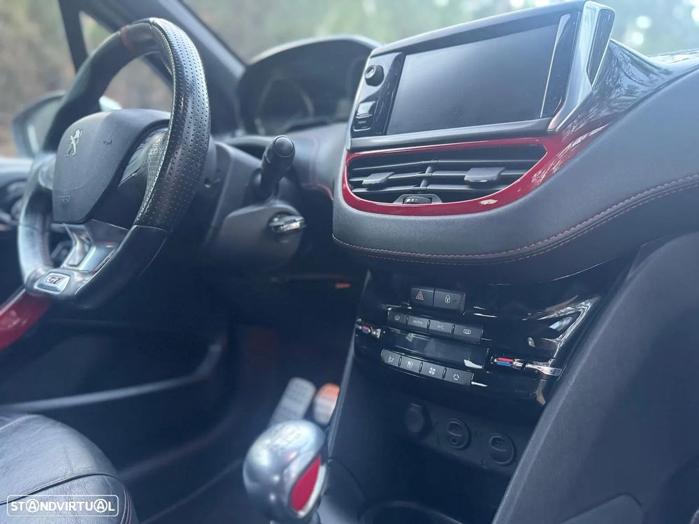 Peugeot 208 GTI 200 THP - 12