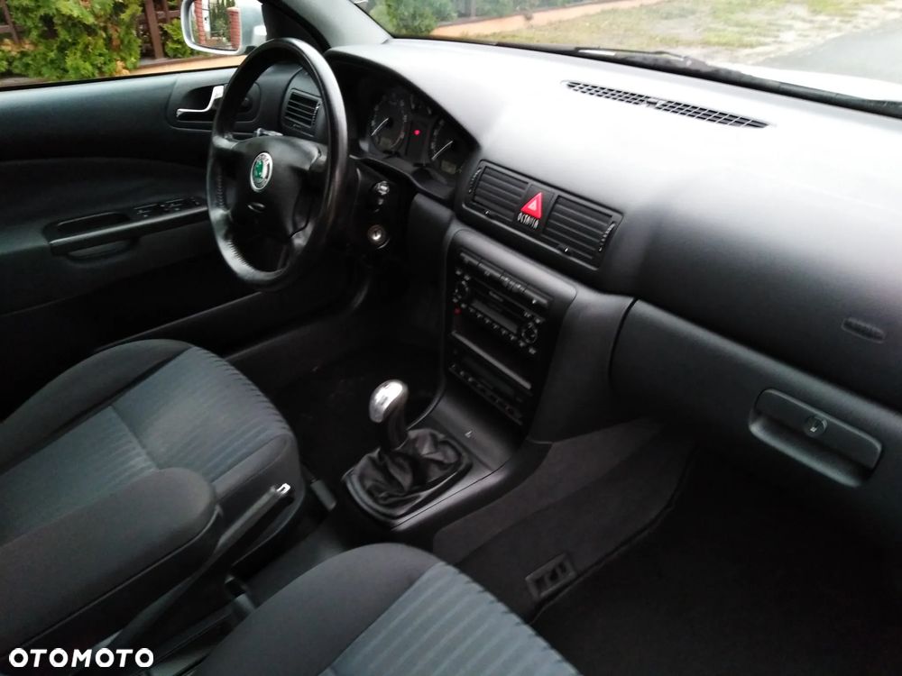 Skoda Octavia 2.0 Combi Ambiente 4x4 - 33