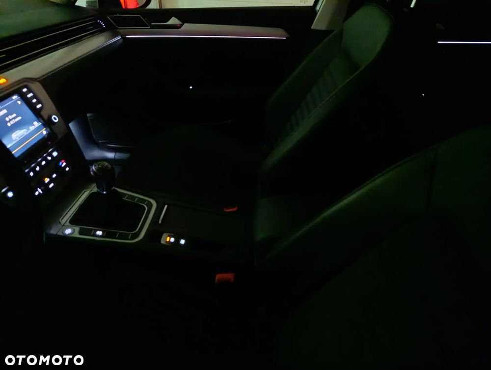 Volkswagen Passat 2.0 TDI (BlueMotion Technology) Comfortline - 22