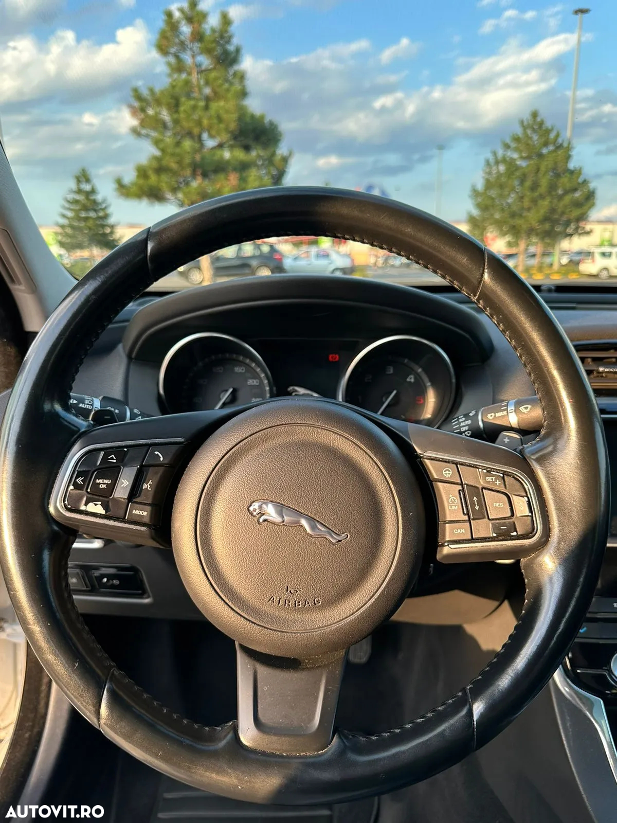 Jaguar XE 2.0 Portfolio - 9