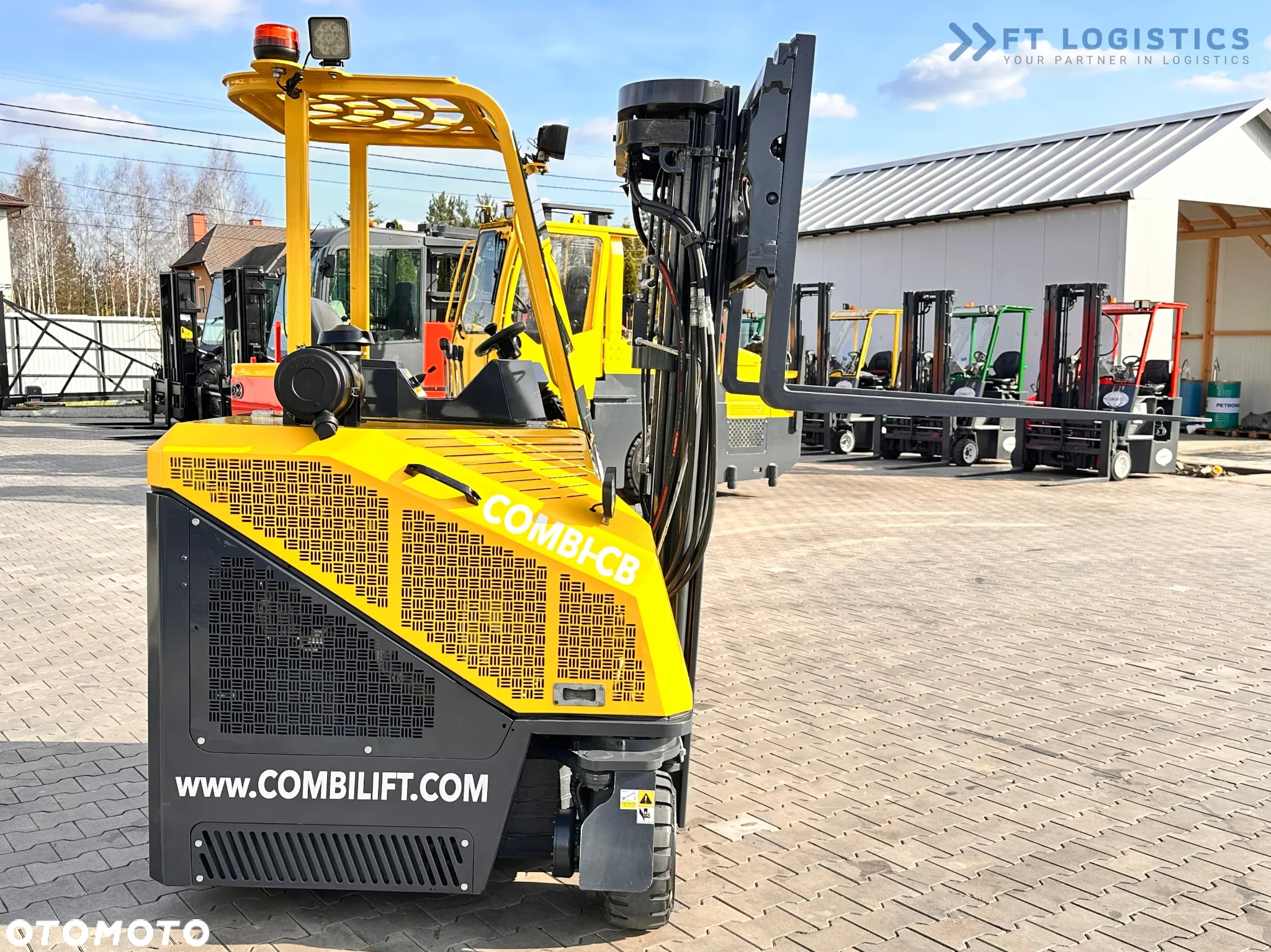 Combilift C3000CB / GAZ / TRIPLEX / 4900MM / WOLNY SKOK / POZYCJONER / PRZESUW WIDEŁ / JAK NOWY - 18
