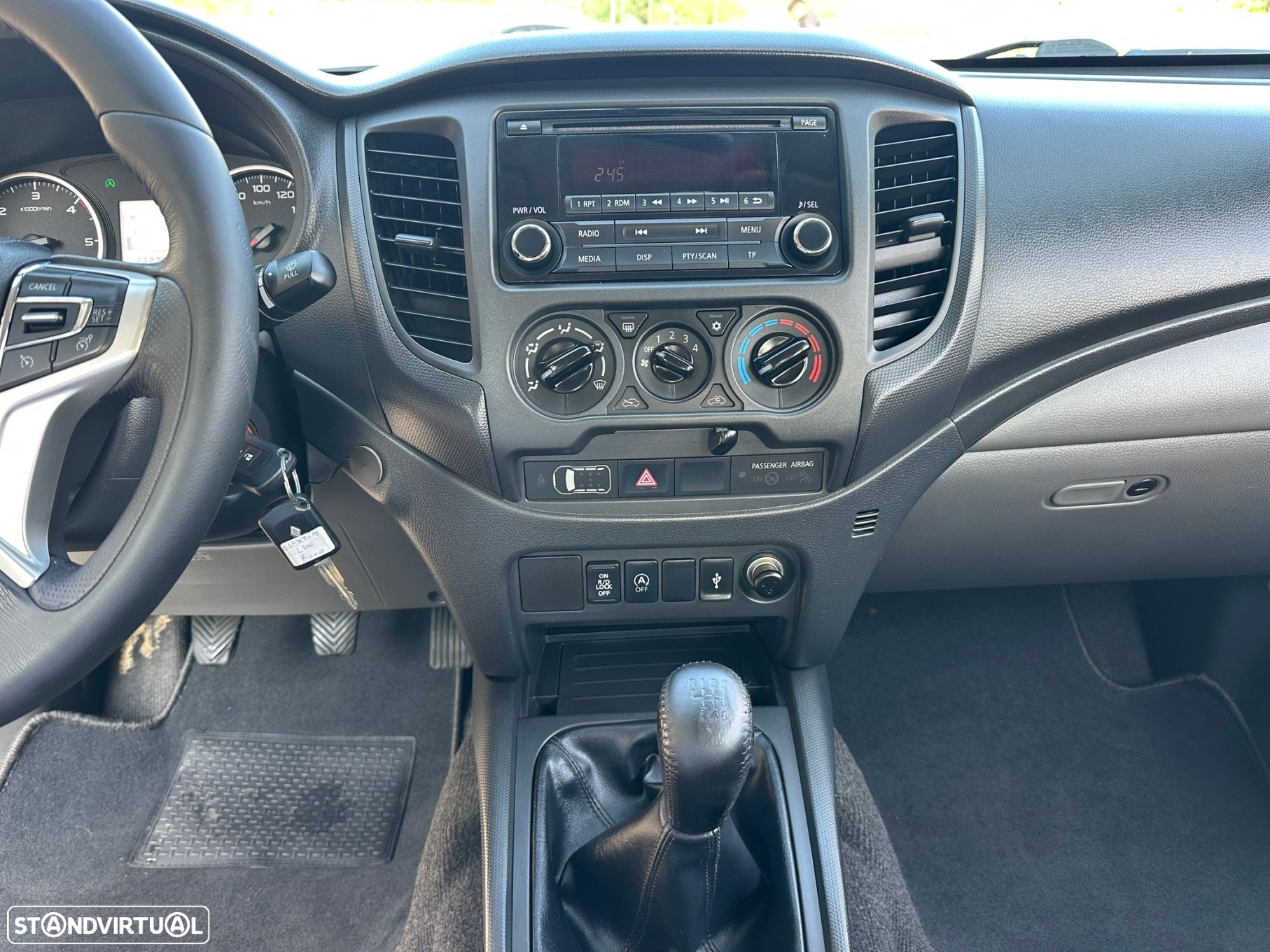 Mitsubishi L200 2.4 DI-D CD Invite 4WD - 8