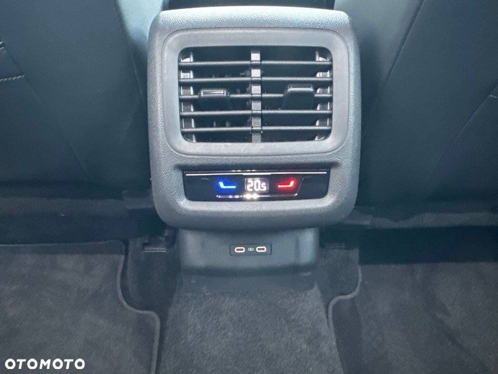 Volkswagen T-Roc - 23