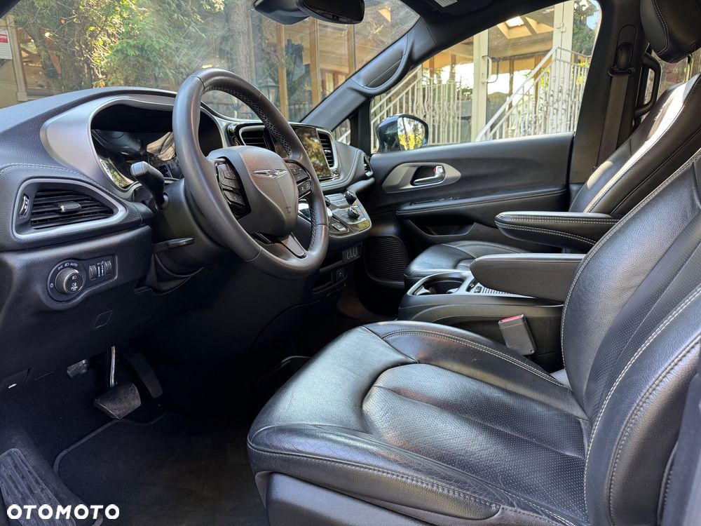 Chrysler Pacifica - 19