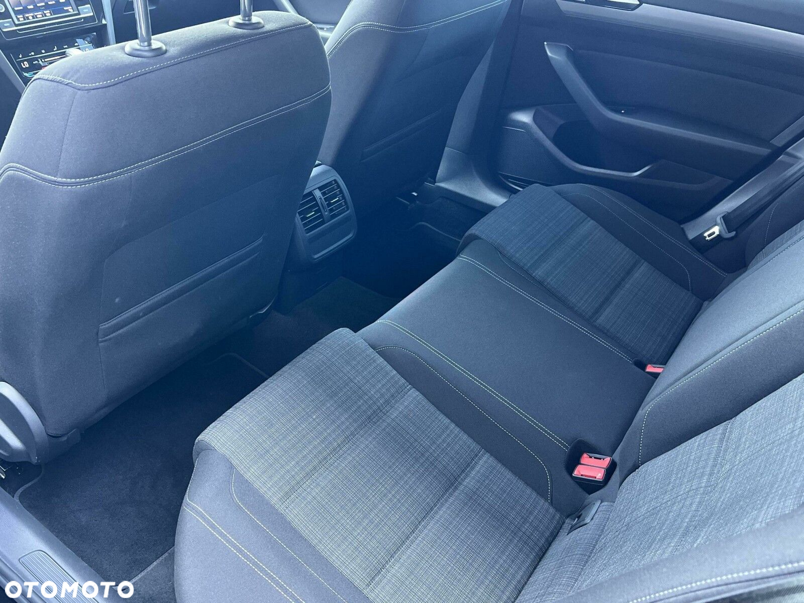 Volkswagen Passat - 22