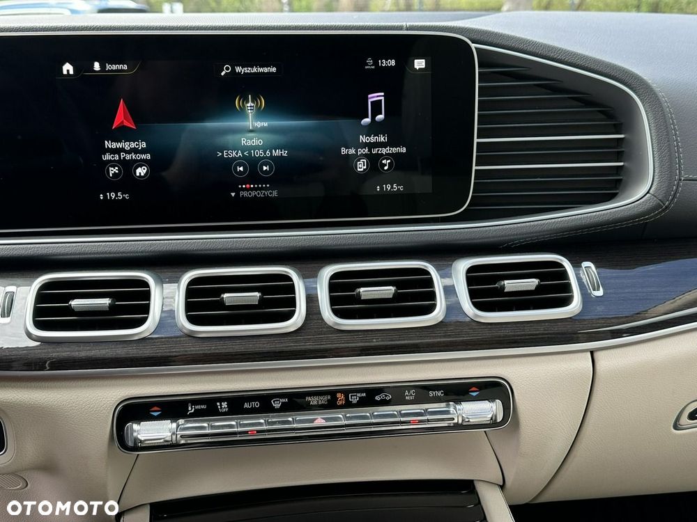Mercedes-Benz GLS - 32